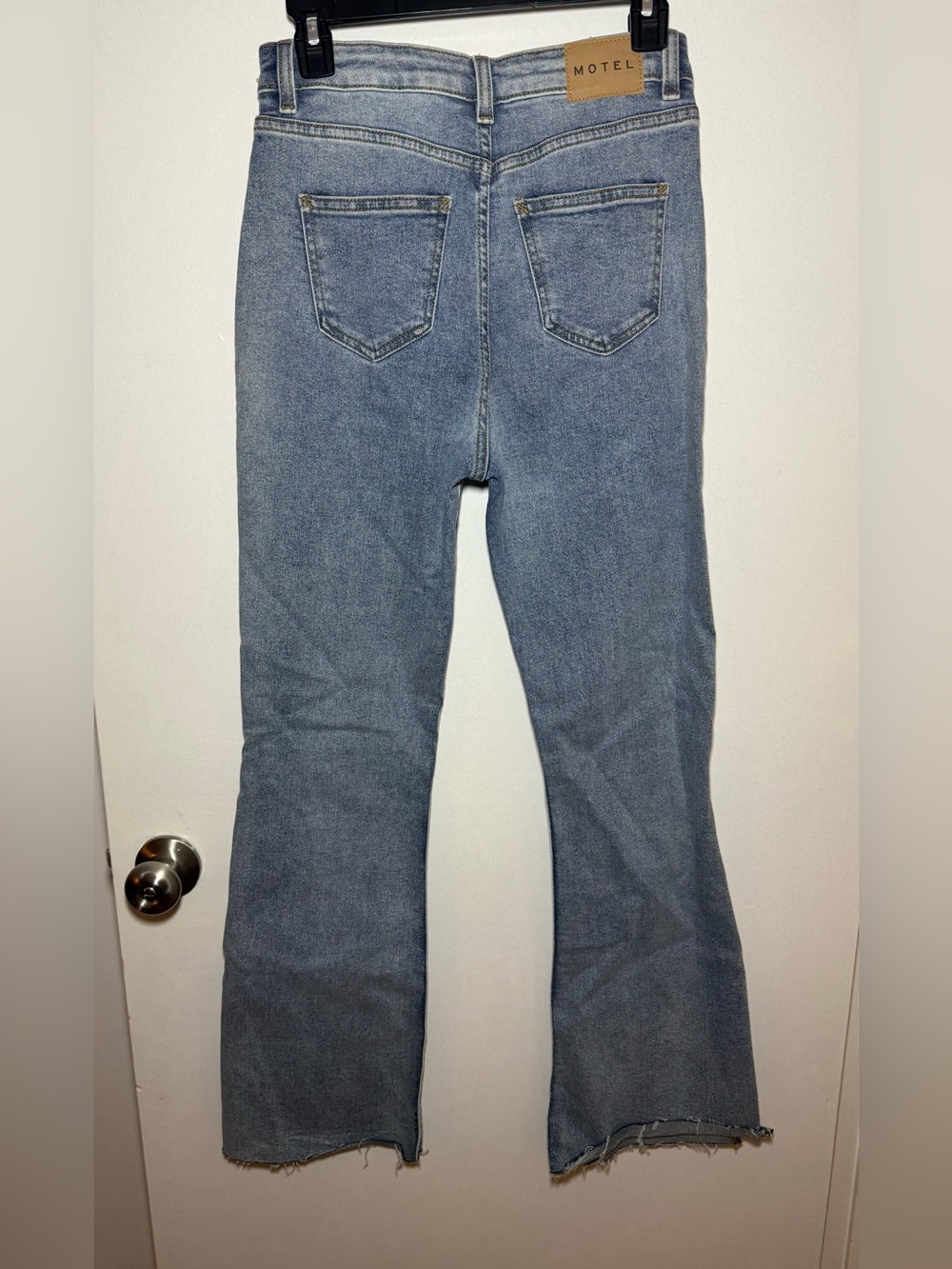 Motel Women's Light Wash Bootcut Slit Leg Frayed Design Denim Jeans Size XS - Picture 6 of 9